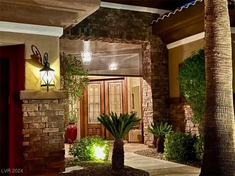 7110 Crowntop Cir, Las Vegas, NV 89118