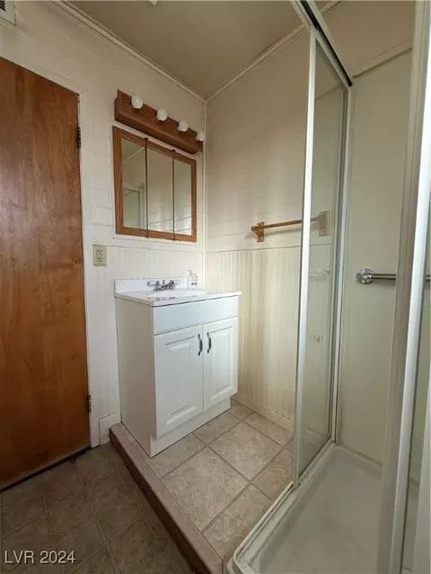 Bath - 307 Nevada Ave, Ely, NV 89301 photo 2 of 3
