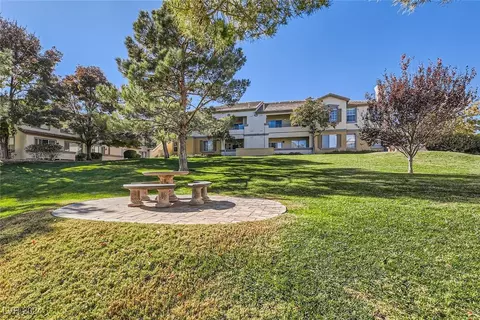 1720 Queen Victoria St #204, Las Vegas, NV 89144