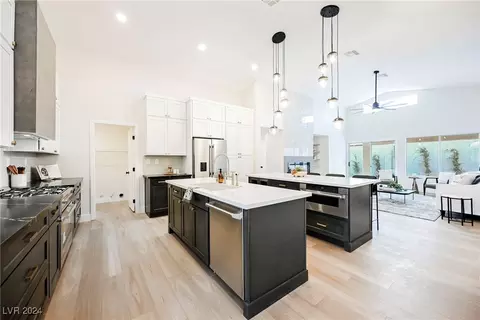 8525 Brody Marsh Ave, Las Vegas, NV 89143