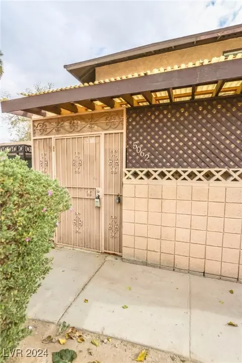 5062 Village Dr, Las Vegas, NV 89142