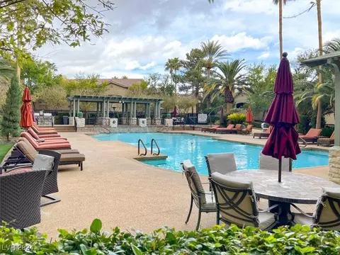 8720 Red Rio Dr #204, Las Vegas, NV 89128