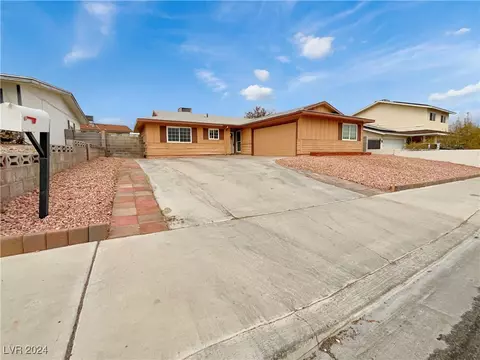 7704 Macaw Ln, Las Vegas, NV 89145