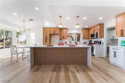 8800 Sundial Dr, Las Vegas, NV 89134