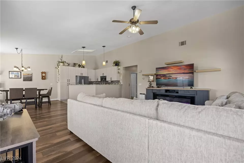 Entry Way - 517 W Mesquite Blvd #424, Mesquite, NV 89027 photo 2 of 4