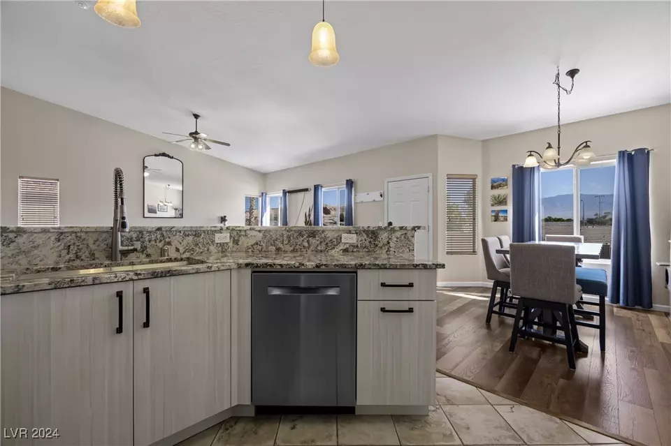 Kitchen - 517 W Mesquite Blvd #424, Mesquite, NV 89027 photo 3 of 5