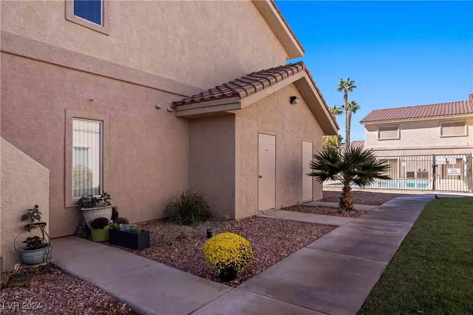 Exterior - 517 W Mesquite Blvd #424, Mesquite, NV 89027 photo 10 of 17
