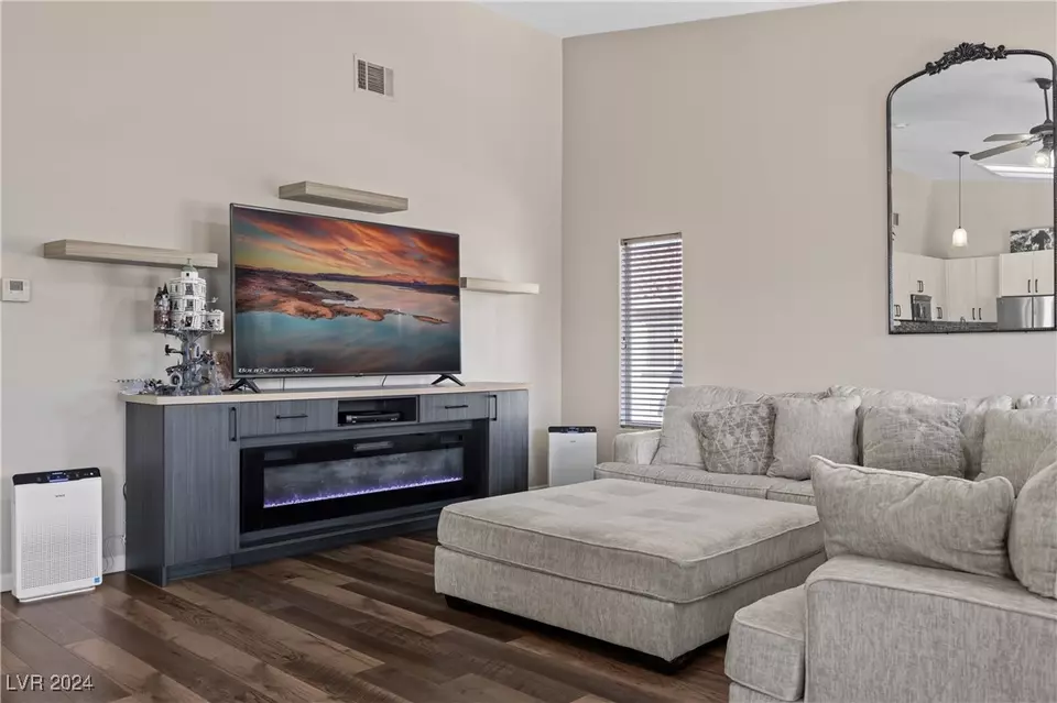 Living - 517 W Mesquite Blvd #424, Mesquite, NV 89027 photo 3 of 3