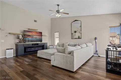 Living - 517 W Mesquite Blvd #424, Mesquite, NV 89027 photo 1 of 3