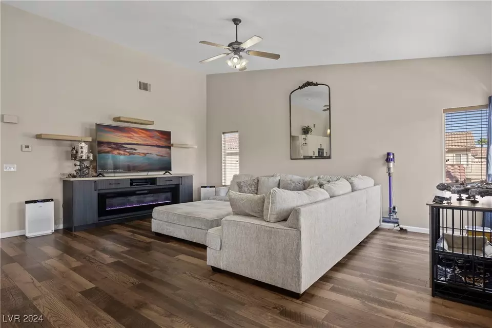 Living - 517 W Mesquite Blvd #424, Mesquite, NV 89027 photo 1 of 3