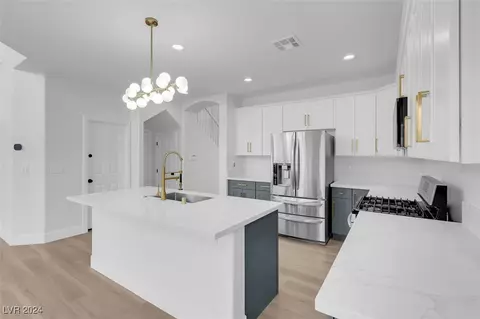 7717 Rainbow Cove Dr, Las Vegas, NV 89131