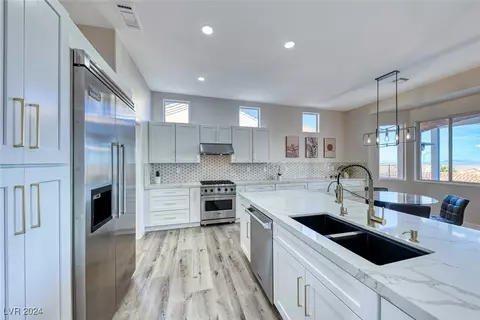 2332 Sun Cliffs St, Las Vegas, NV 89134
