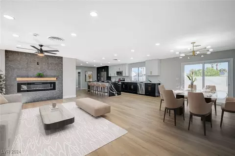 1616 Stonehaven Dr, Las Vegas, NV 89108