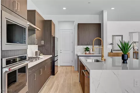 9002 Shifting Skye St, Las Vegas, NV 89166