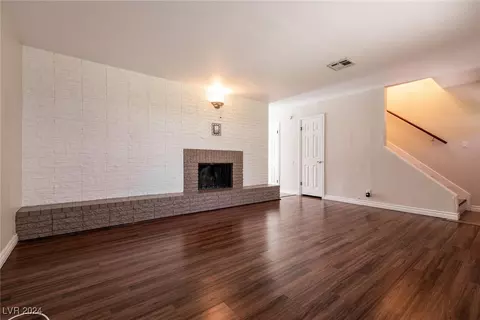 136 Greenbriar Townhouse Way, Las Vegas, NV 89121