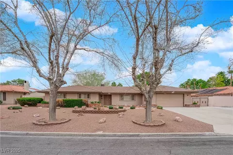 3690 S Rosecrest Cir, Las Vegas, NV 89121