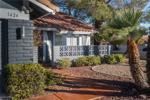 1424 Daniel Dr, Las Vegas, NV 89117