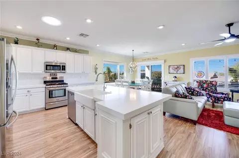 2400 Wisconsin Dells Dr, Henderson, NV 89044