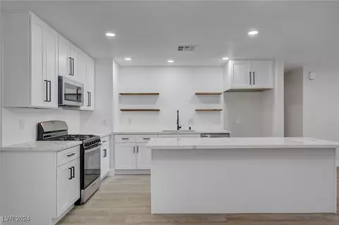 3941 Hudson Bay Ave, Las Vegas, NV 89110