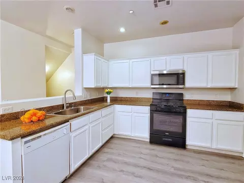 5935 Nuevo Leon St #5, North Las Vegas, NV 89031