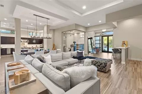 33 Owl Ridge Ct, Las Vegas, NV 89135