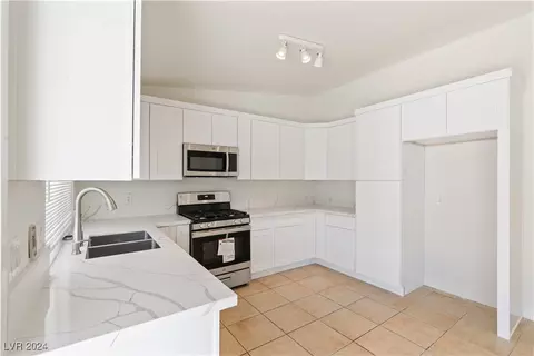 412 Vassar Ln, Las Vegas, NV 89107