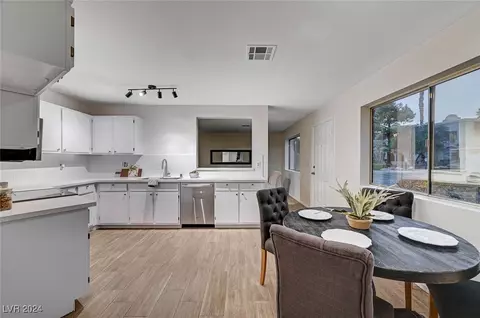 5181 Pioneer Ave #101, Las Vegas, NV 89146