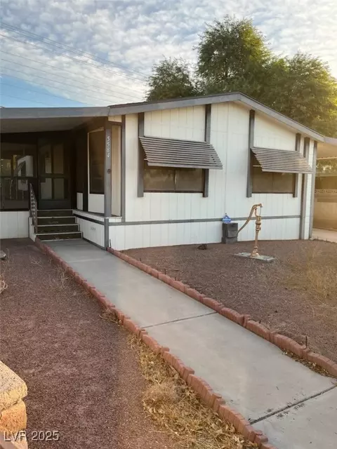 5584 Aldama Rd, Las Vegas, NV 89122