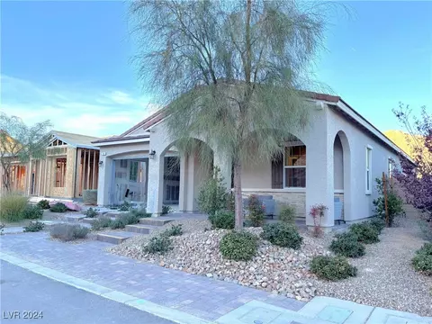 36 Honeymoon Dr, Henderson, NV 89011