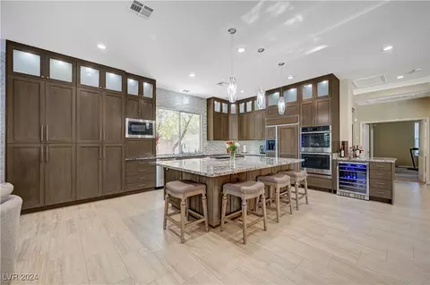 10758 Chillingham Dr, Las Vegas, NV 89183