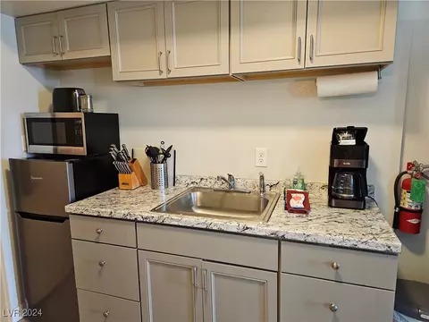Kitchen - 223 Hunter Ridge Rd #2115, Brian Head, UT 84719 photo 1 of 2