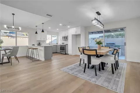 6552 Barbary Cir, Las Vegas, NV 89103