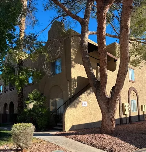 5071 Pioneer Ave #203, Las Vegas, NV 89146