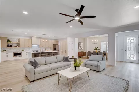 2136 Idaho Falls Dr, Henderson, NV 89044