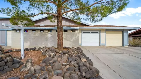 6726 Ledgewood Dr, Las Vegas, NV 89103
