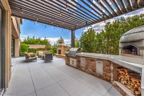 3267 Royal Fortune Dr, Las Vegas, NV 89141