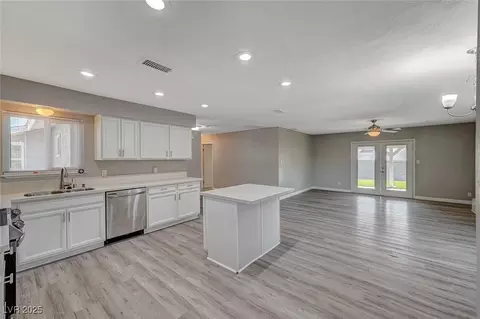 3834 S Sandhill Rd, Las Vegas, NV 89121