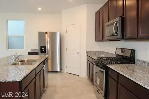 7001 Sylmar Ave, Las Vegas, NV 89113