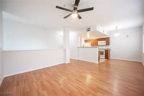 7701 W Robindale Rd #229, Las Vegas, NV 89113