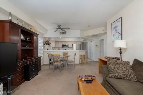 6701 Dorita Ave #201, Las Vegas, NV 89108