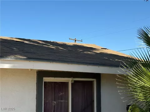 2705 Castlewood Dr, Las Vegas, NV 89102