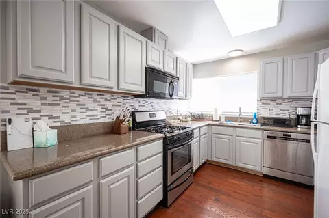 6575 Ellerhurst Dr, Las Vegas, NV 89103