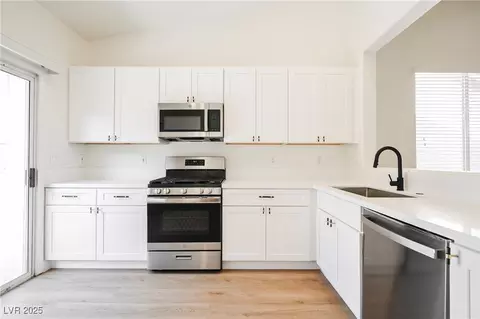 886 Park Walk Ave, Las Vegas, NV 89123