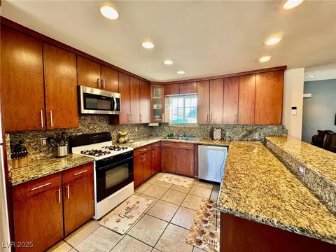 7704 Alina Ave, Las Vegas, NV 89145