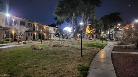 605 S Royal Crest Cir #16, Las Vegas, NV 89169