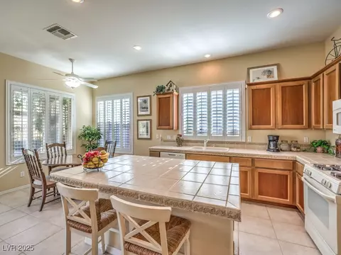 30 Fountainhead Cir, Henderson, NV 89052