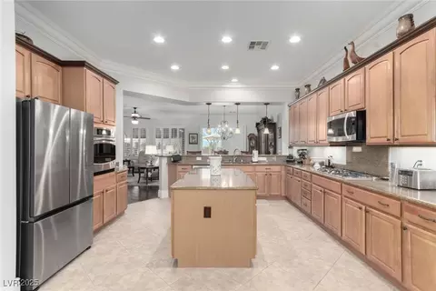 Kitchen - 2159 Clearwater Lake Dr, Henderson, NV 89044 photo 4 of 5