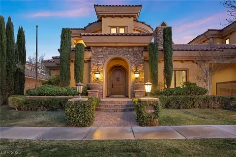 10923 Willow Heights Dr, Las Vegas, NV 89135