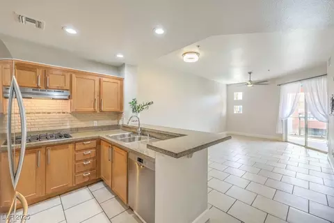 91 E Agate Ave #401, Las Vegas, NV 89123