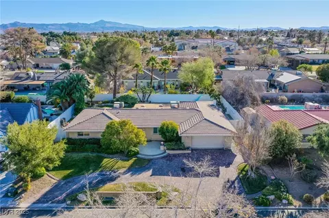 3699 Mountcrest Dr, Las Vegas, NV 89121